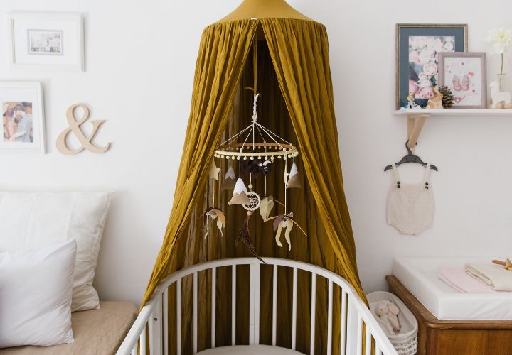 Ciels de lit et flèches, retrouvez le meilleur pour bébé chez Bambinou