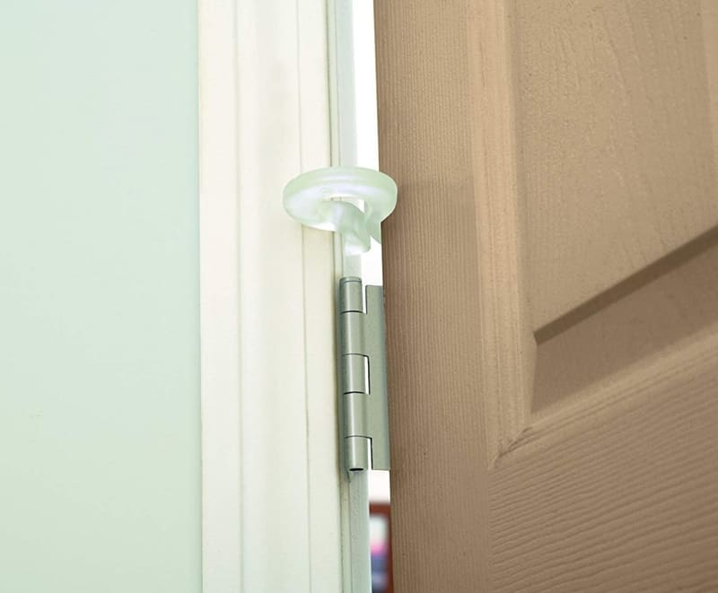 Anti pince-doigts Safety First installé sur porte