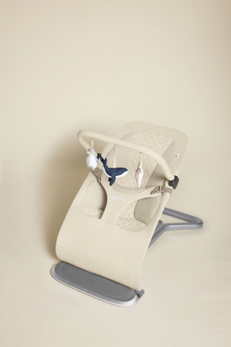 Arche de jeu transat Evolve Ergobaby lifestyle2