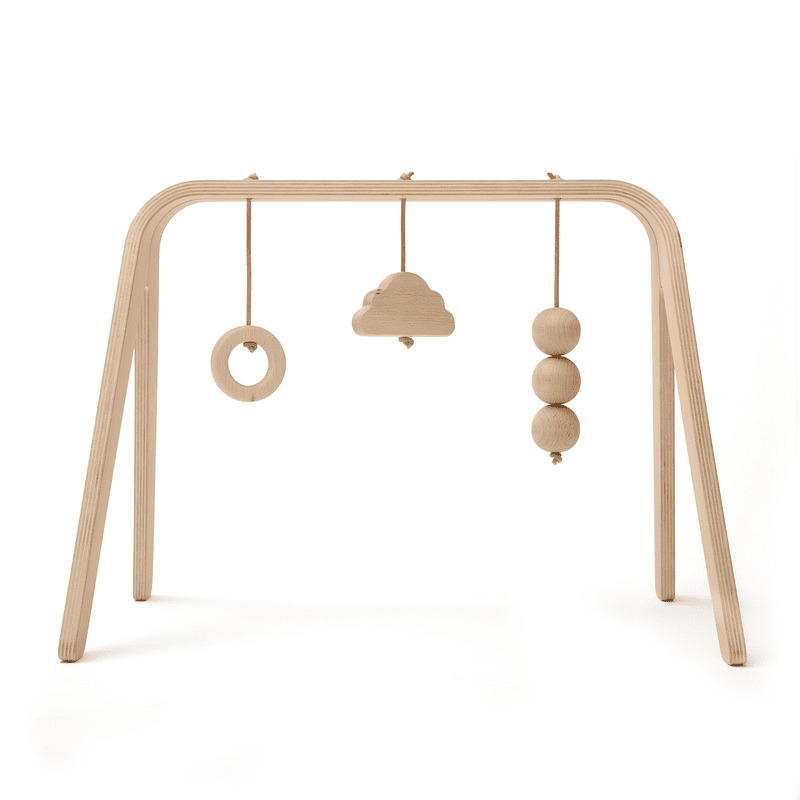 Arche en bois avec jouets suspendus