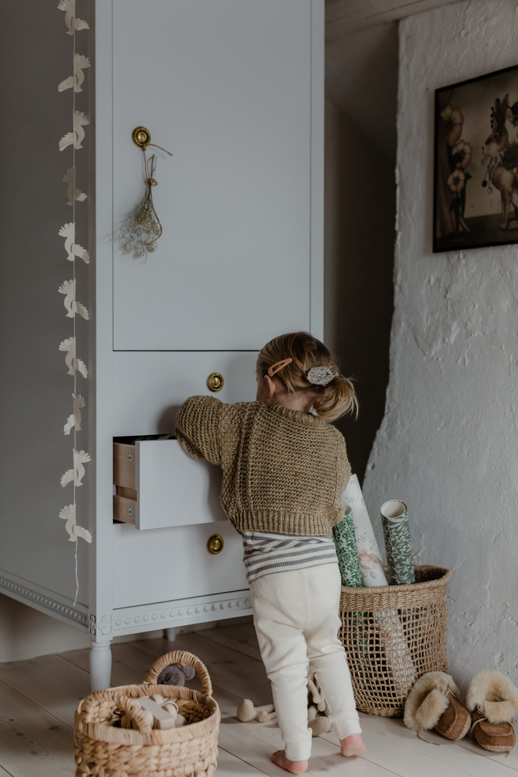 Armoire en bois Massif Gustavienne White GUSTAVIENNE lifestyle2