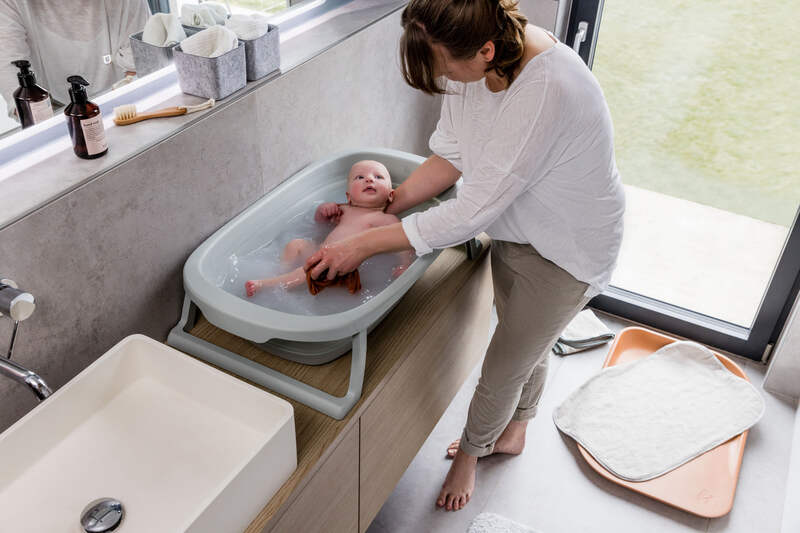 Baignoire pliable avec siège Wash N Fold L White-sage Hauck lifestyle2