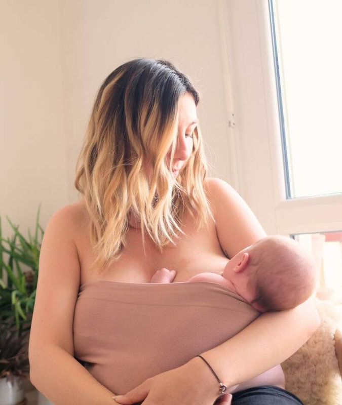 Bandeau peau à peau From Bump to Baby Terracotta Mama Hangs lifestyle 2