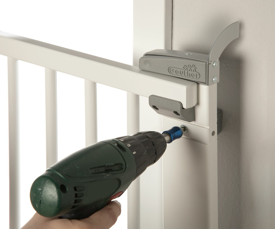 Barrière de sécurité plus pour porte 58-93 cm 65-105 cm en bois blanc Geuther extérieur perçage