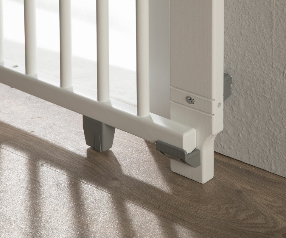 Barrière de sécurité plus pour porte 58-93 cm 65-105 cm en bois blanc Geuther extérieur bas
