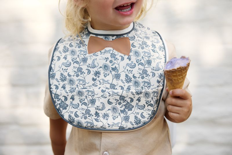 Bavoir Garden Leo Toile Bow Elodie lifestyle 1