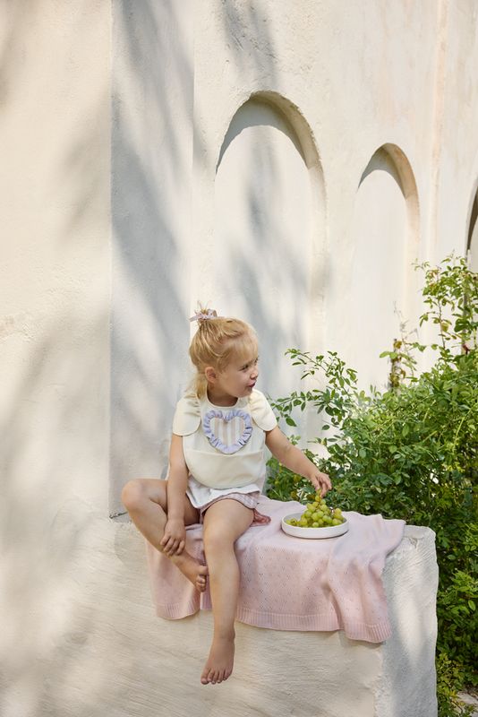 Bavoir Oat White Elodie lifestyle 1