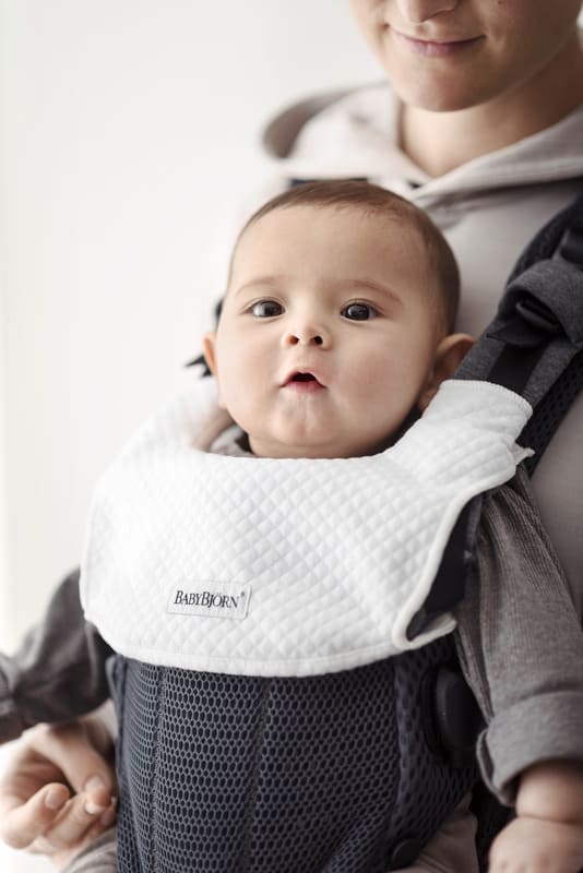 Bavoir pour porte-bebe Harmony babybjorn détail