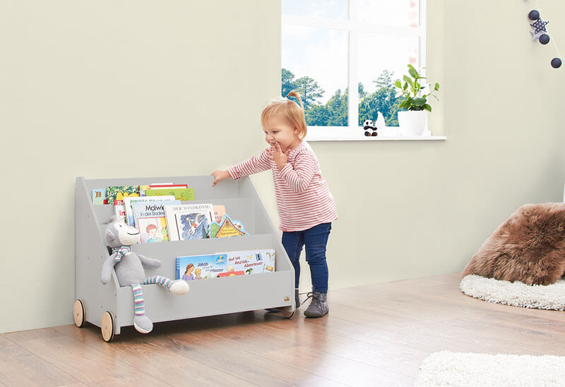 Bibliothèque roulante pour enfants Lasse Gris Pinolino ambiance