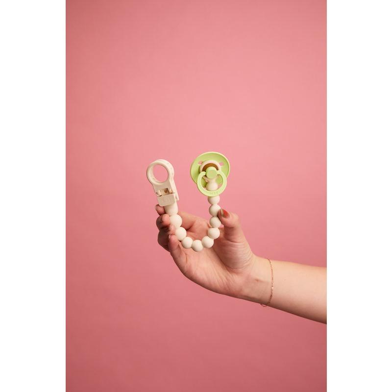 BIBS Attache tétine perles silicone lifestyle 1