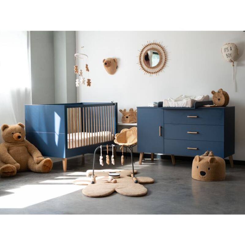 Commode Bold Blue avec Plan A Langer Bleu et Pieds Naturel childhome lifestyle