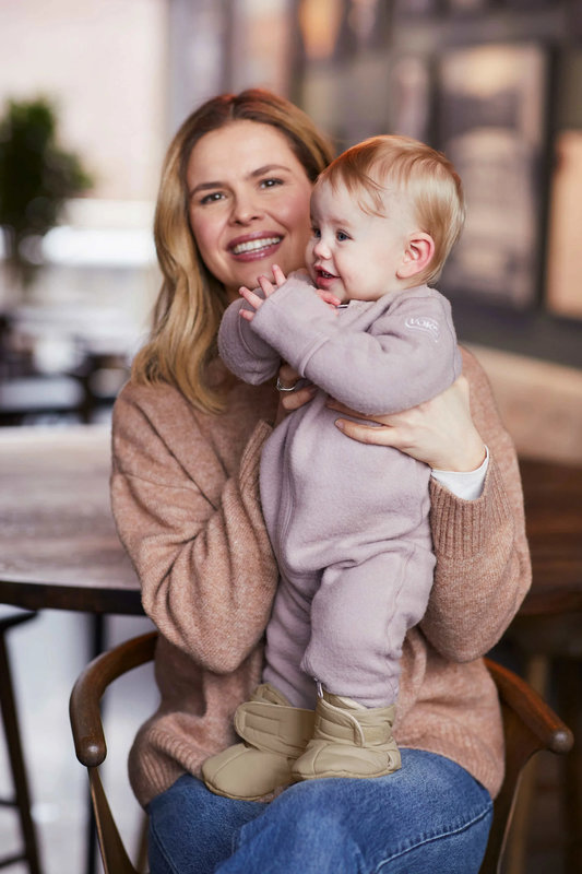 Boots pour bébé 0-1 an DarkSand Light Grey lifestyle 1