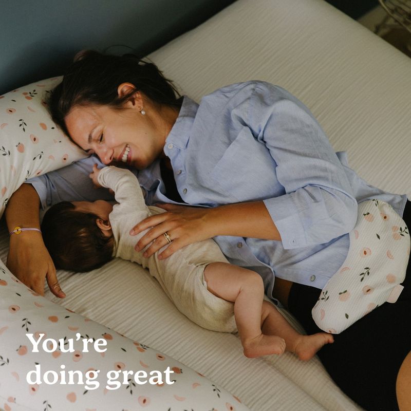 Bouillotte Snoogy Mom Peaches Babymoov lifestyle 2