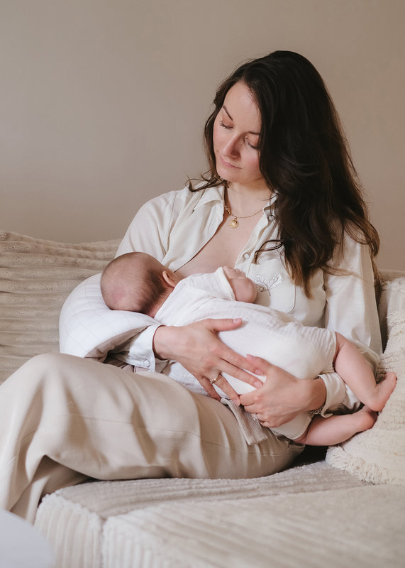 Brassard d'allaitement Grid Candide lifestyle 2