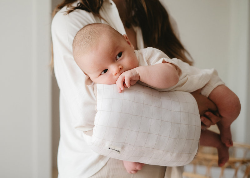Brassard d'allaitement Grid Candide lifestyle 4