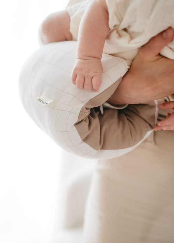 Brassard d'allaitement Grid Candide lifestyle 5