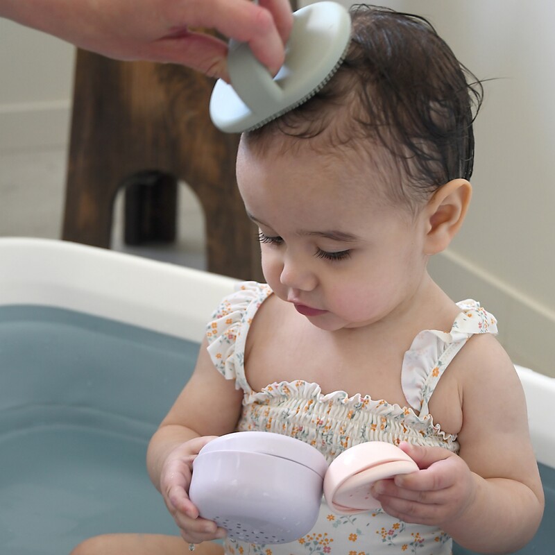 Brosse Bébé Silicone Vert de gris BEABA lifestyle2