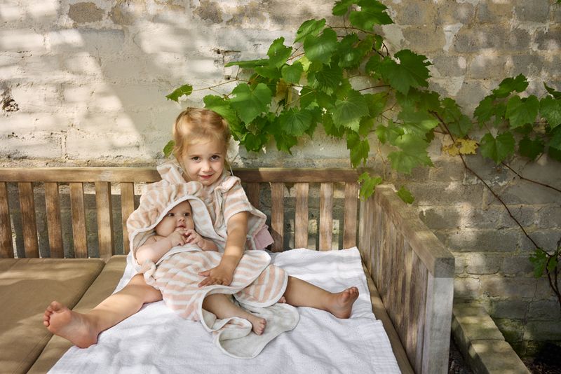 Cape de bain Candy Stripes Elodie lifestyle 2