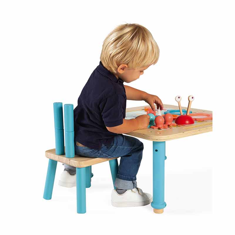 Chaise enfant evolutive en bois Janod Enfant jouant