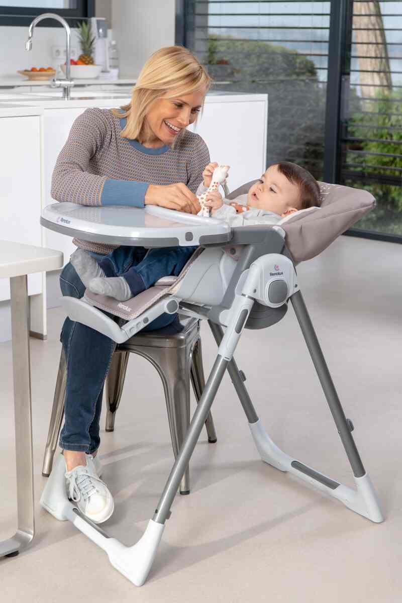 Chaise Haute Bébé Vision Sophie la Girafe So chic Renolux lifestyle 1