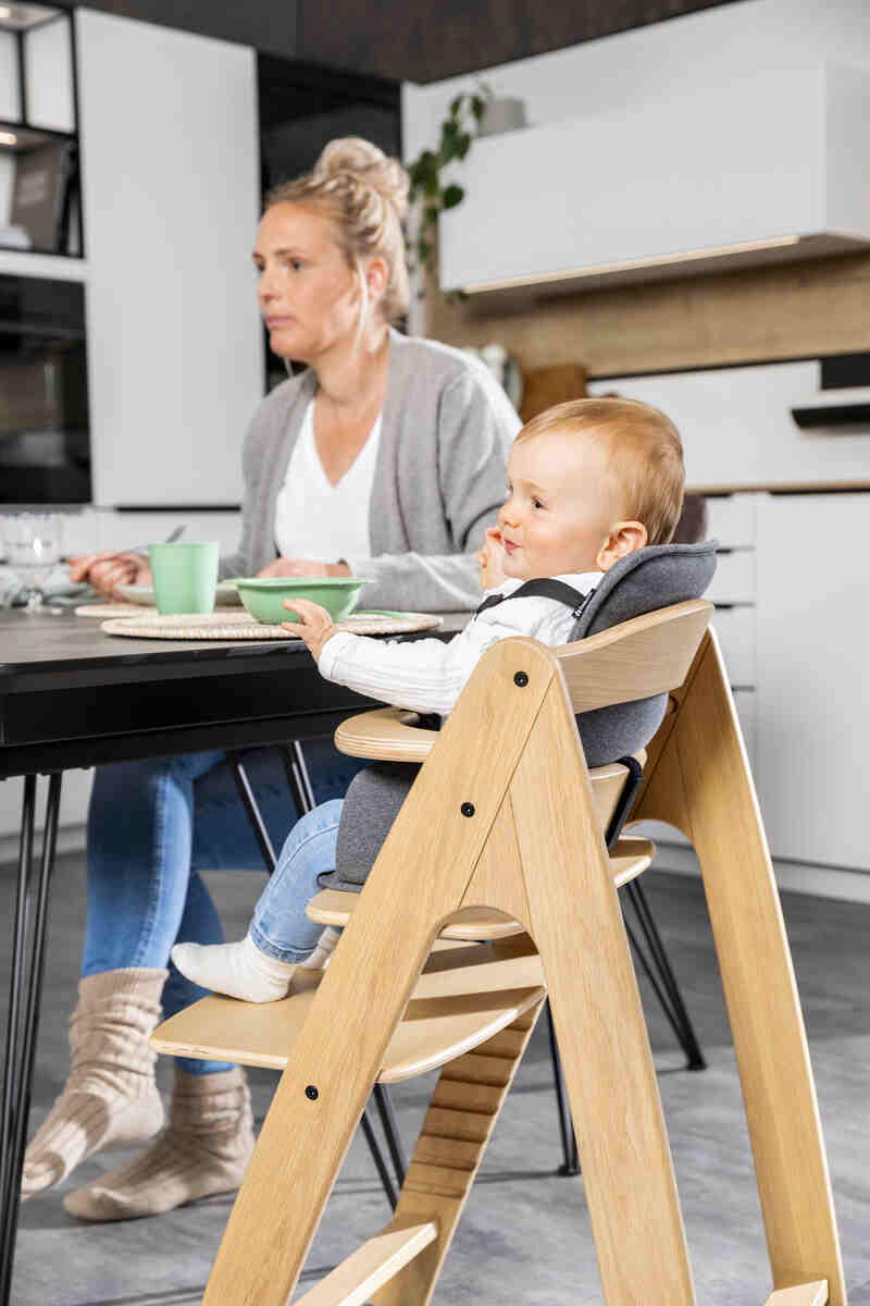 Chaise haute en bois de chêne Arketa Oak Hauck lifestyle