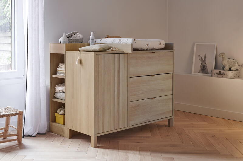 Commode Calypso 1 porte 3 tiroirs Galipette ouverte plan à langer lifestyle chambre