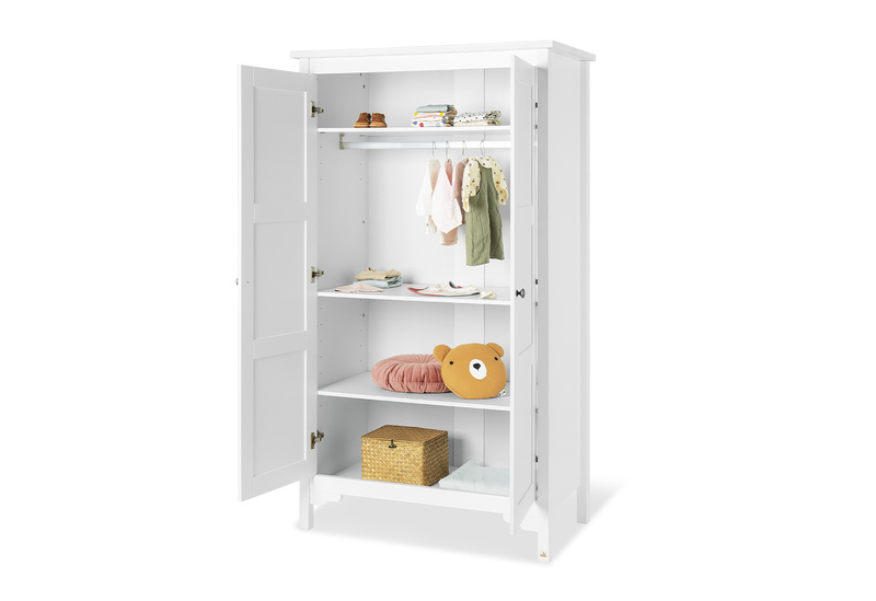 Chambre Chalet : lit, commode, armoire 2 portes Pinolino armoire ouvert