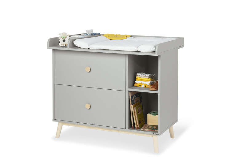 Chambre Dusk : lit, commode Pinolino plan langer