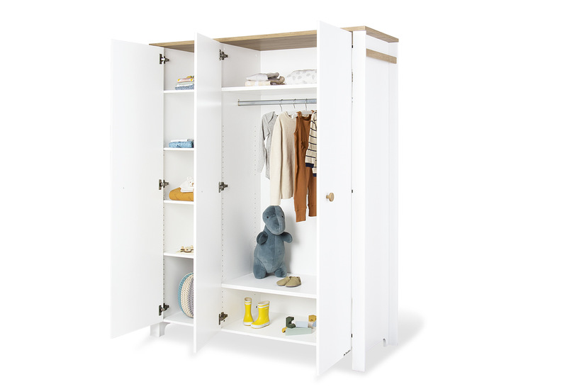 Chambre Lova : lit, commode, armoire 3 portes Pinolino armoire ouvert