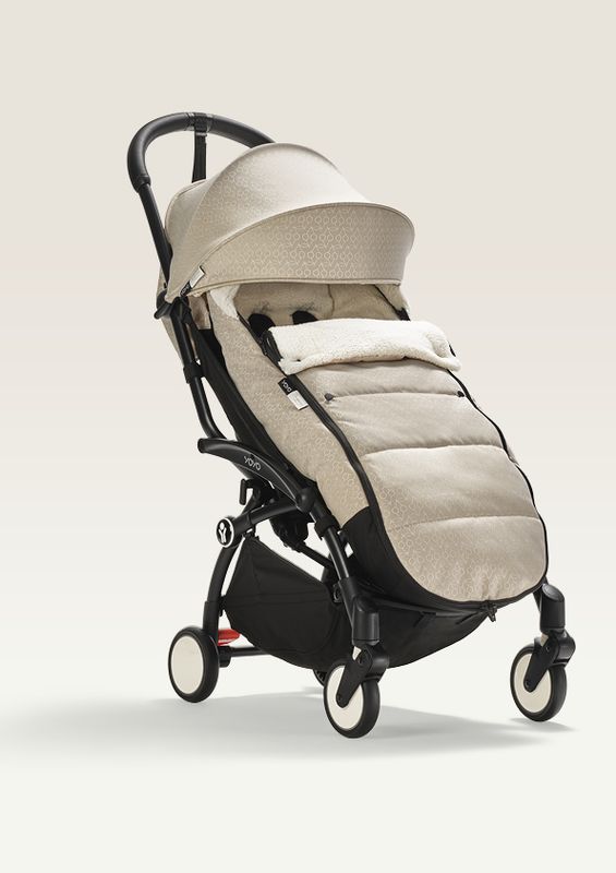 Chancelière pour poussette Yoyo Bonpoint Beige Stokke chancelière sur poussette de profil