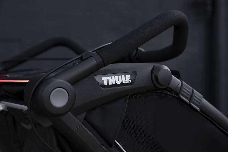 Chariot Sport 2 G3 Black Thule lifestyle