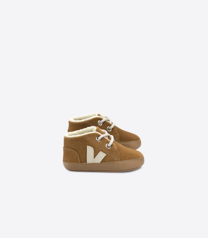 Chaussons bébé fourrés Baby Fured Suède Camel Pierre Veja lateral