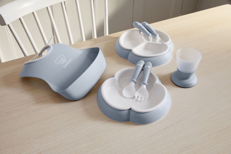 Coffret repas bébé 8 pièces Bleu Pastel Babybjorn lifestyle2