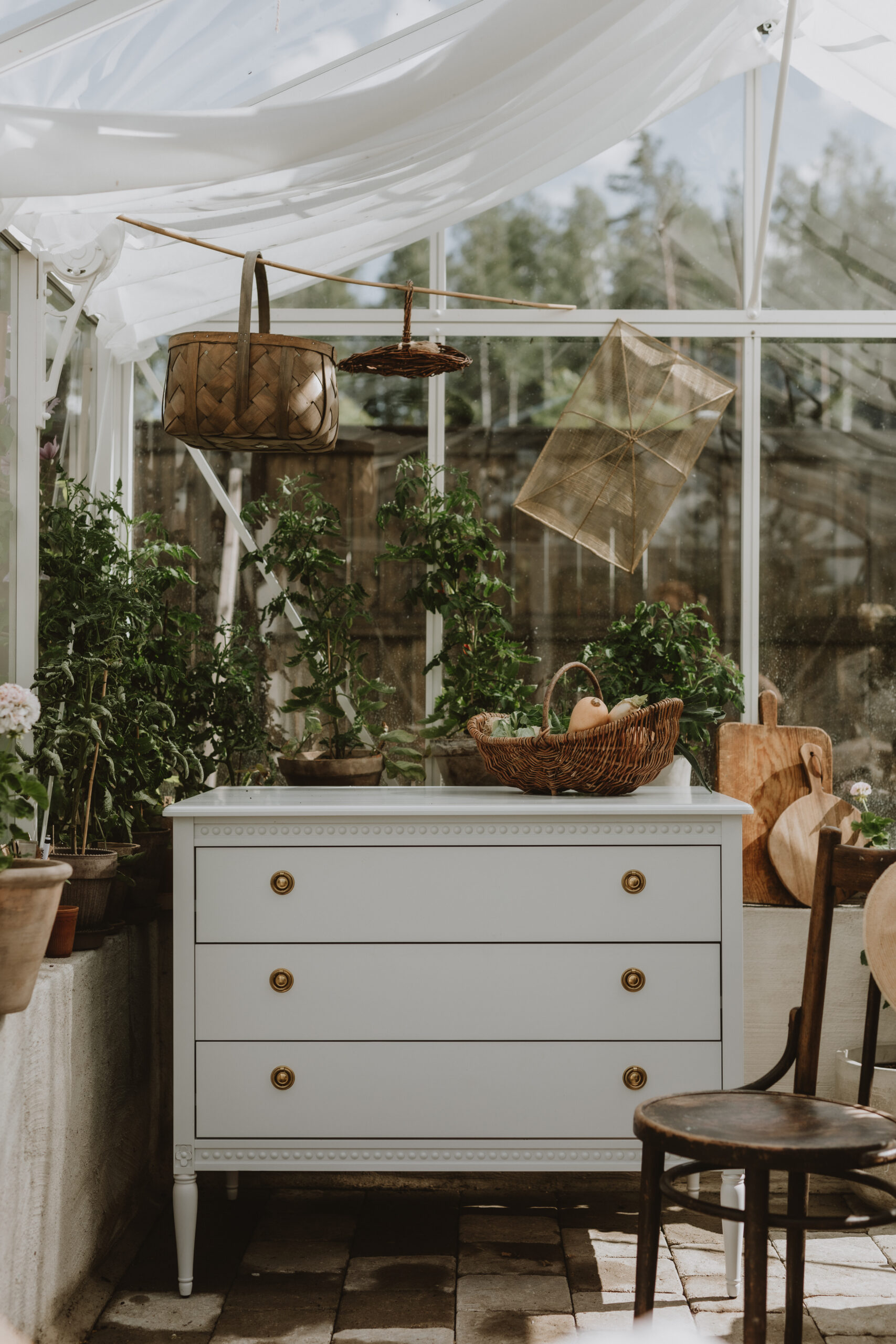 Commode en bois Massif Gustavienne White GUSTAVIENNE lifestyle5