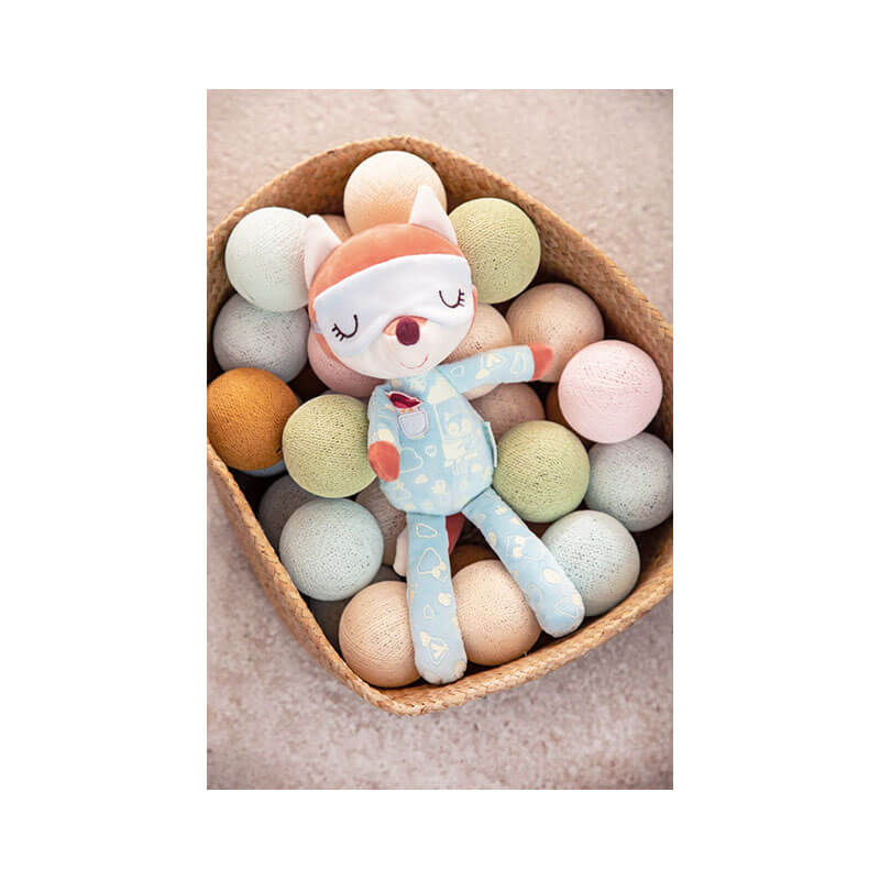 Peluche ami de la nuit Alice la renarde allongee lit boules Bambinou
