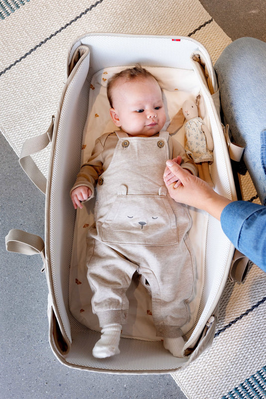 Couffin souple Carry Me Seashell Sand leaf lifestyle 1