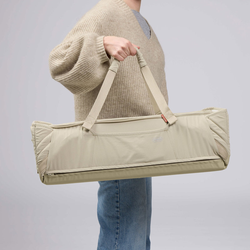 Couffin souple Carry Me Seashell Sand leaf produit porté