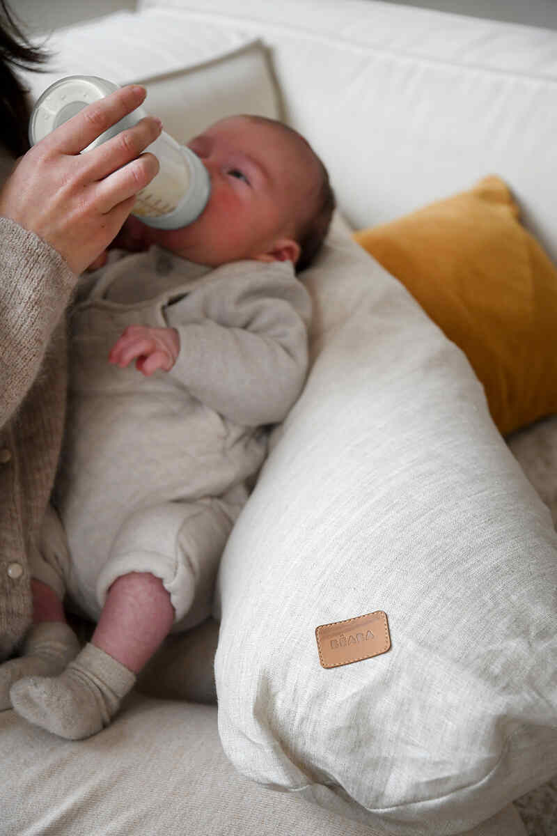 Coussin d'allaitement Big Flopsy Lin Naturel Beaba lifestyle2