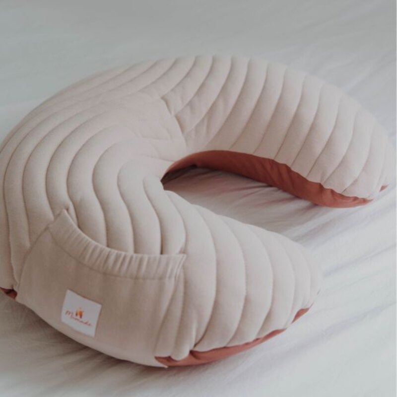Coussin d'allaitement nomade Terracotta Mumade lifestyle