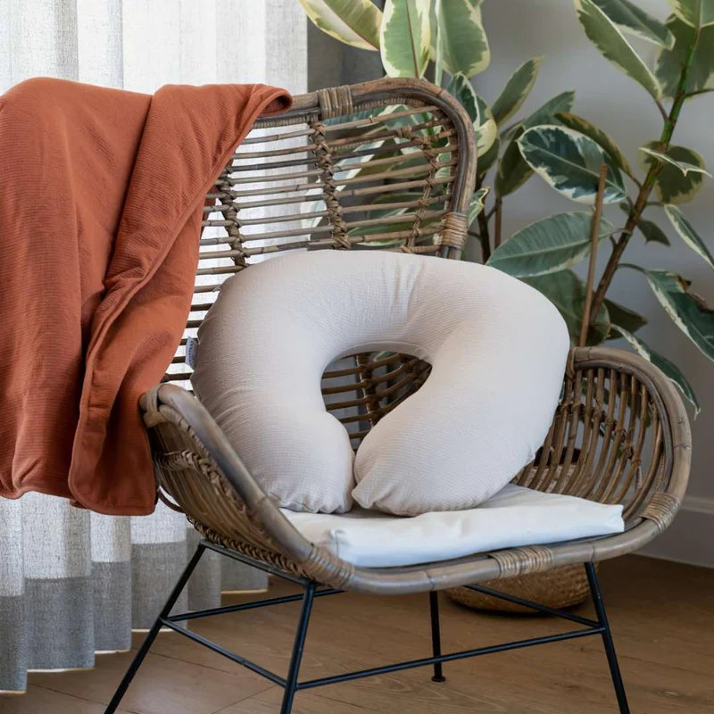 Coussin d'allaitement Softy Tetra Jersey Sand Babymoov lifestyle 1