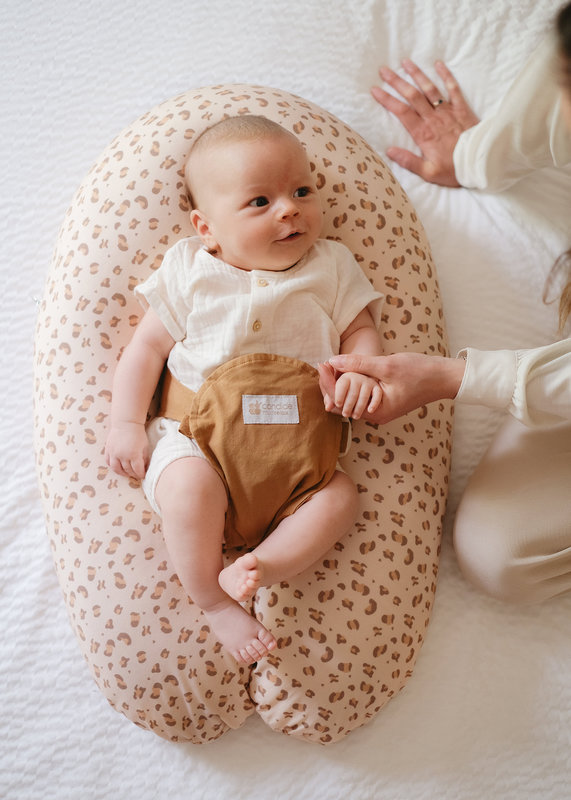 Coussin de maternité et d'allaitement Multirelax Jersey Léopard Candide lifestyle 1