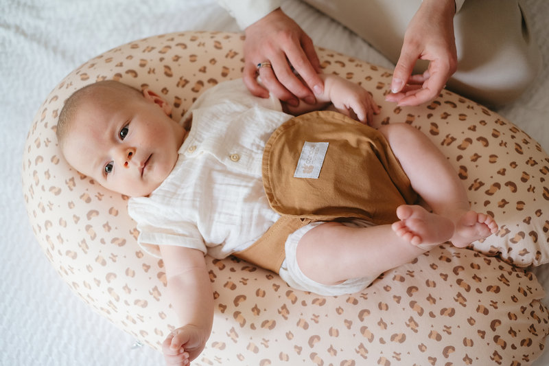 Coussin de maternité et d'allaitement Multirelax Jersey Léopard Candide lifestyle 3