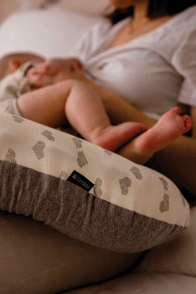 Coussin de maternité Jersey cœurs/gris Candide lifestyle2