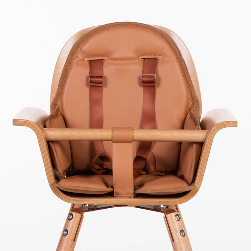 https://www.bambinou.com/media/catalog/product/c/o/coussin-pour-chaise-haute-evolu-evowood-cuir-nude-childhome-bambinou-detail.jpg