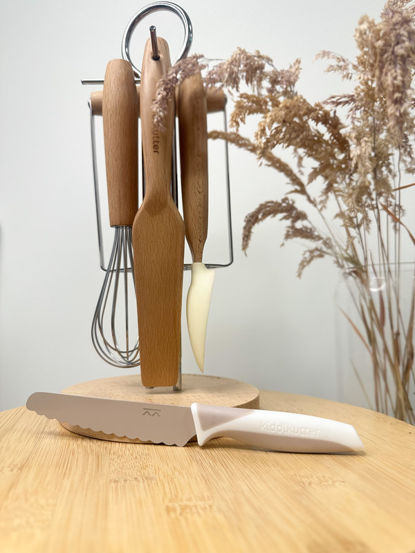 Couteau d'apprentissage Cream Kiddikutter lifesyle 1
