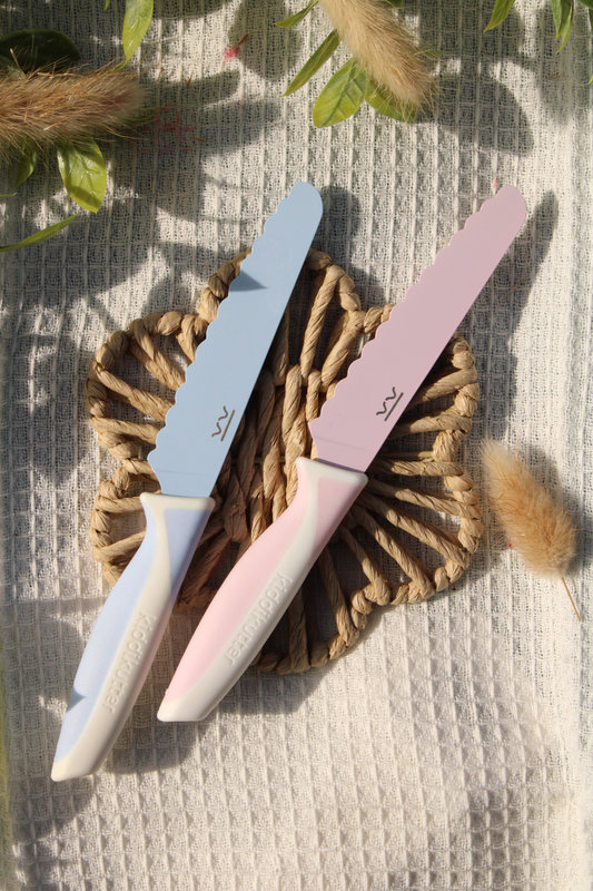 Couteau d'apprentissage Pink Petal Kiddikutter lifesyle 3