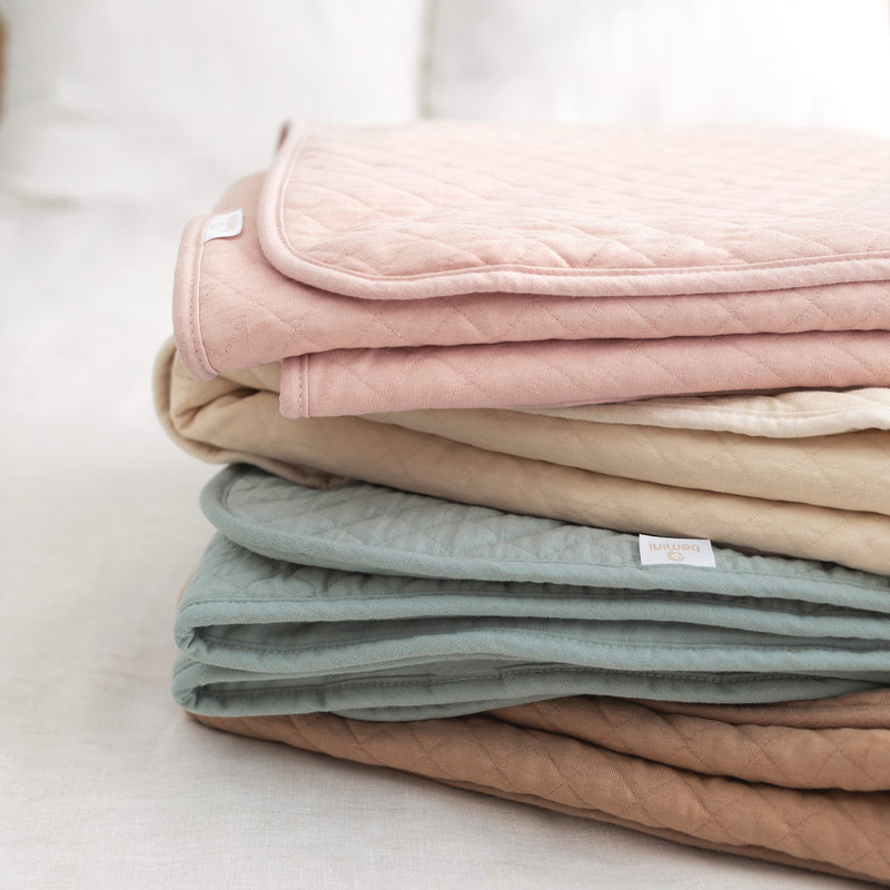 Couverture 75x100cm Pady quilted + jersey  tog 3 Beige Bemini avec autres produits