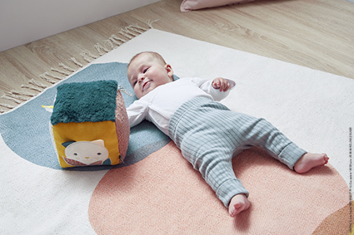 Cube sensoriel pour bébé Kaloo ambiance