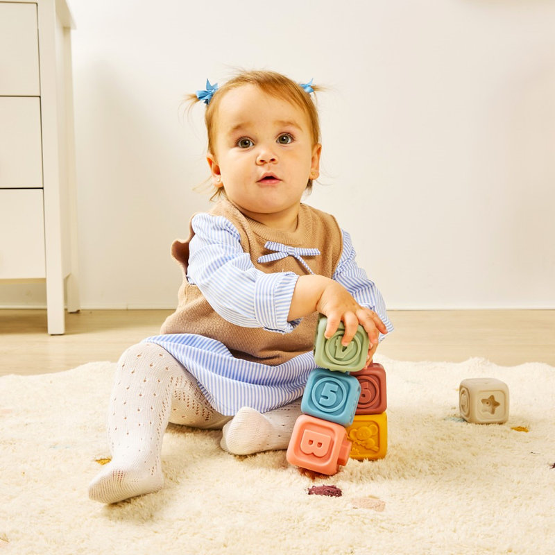 Cubes d'activités souples pour bébé Miniland lifestyle 1