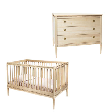 Lit bébé avec matelas et commode en bois Natural Gustavienne + plan à langer offert